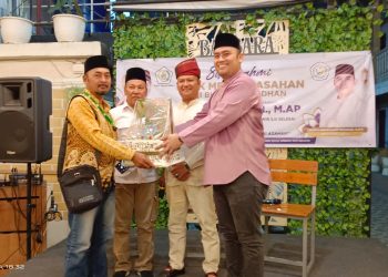 Wartawan Taslabnews Terima Cendramata dari Ketua MABMI Asahan