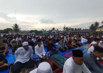 Ribuan Jamaah Penuhi Lapangan Serbaguna Meranti