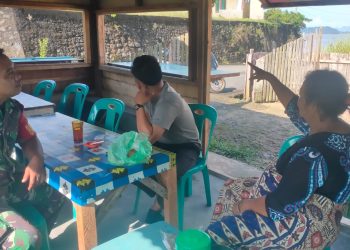 Babinsa Sampaikan Pesan Kamtibmas ke Warga