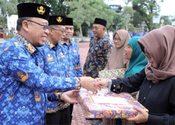 ASN Pensiun Terima Penali Asih Pada Peringatan Harkitnas