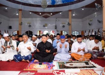 Bupati Labura, Hendriyanto Sitorus sholat Hari Raya Idul Adha 1445 H di Masjid Baiturrahman, Kelurahan Kampung Masjid