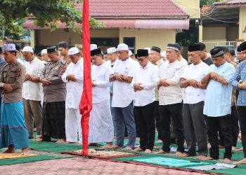 Kapolres Tanjungbalai Bersama Warga Sholat Hari Raya Idul Adha 1445 H