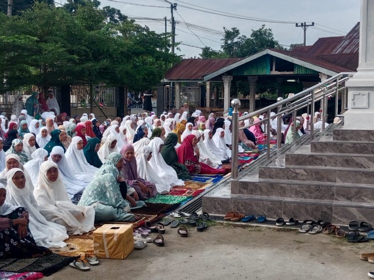 Ribuan Warga Ikuti Shalat Idul Adha di Masjid Besar Meranti