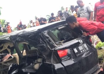 Mini Bus Rinsek  Ditabrak Kereta Api Diperlintasan Air Joman Asahan