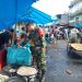 Babinsa Pantau Pasar Ikan di Jalan Balam Sibolga, Harga Ikan Stabil