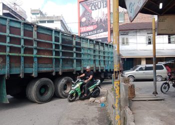 Tolong Tertibkan Truk yang Masuk Jalan Sisingamangaraja Kisaran