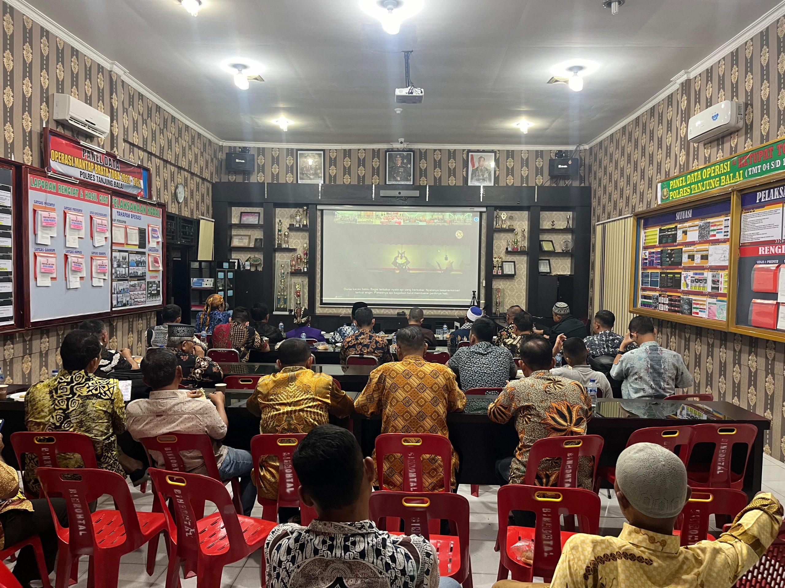 Polres Tanjungbalai Gelar Nobar Pergelaran Wayang Kulit