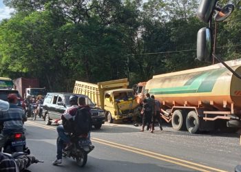 Lakalantas di Asahan,  Truk Hantam Tangki