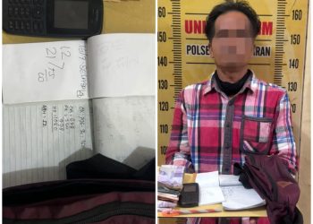 Tersangka saat di kantor polisi.