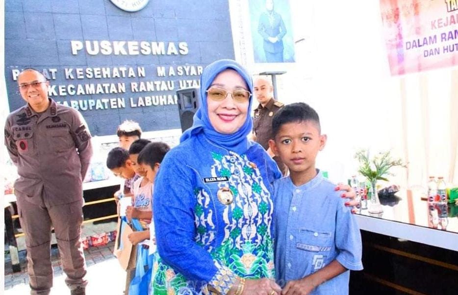 Plt Bupati Labuhanbatu Hj Ellya Rosa Siregar.