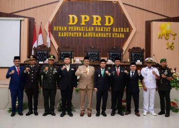 Bupati Labura Hadiri Rapat Paripurna Istimewa DPRD