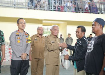 Bupati Asahan Serahkan Bantuan Beras Kepada 1.000 kaum Dhuafa