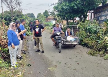 Galang Semangat Kebersamaan, Camat Siantar Martoba Gotong Royong Bersama Warga
