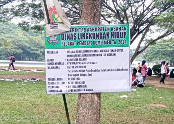 Cara Oknum Kontraktor di Asahan Hemat Biaya, Pasang Papan Proyek di Pohon