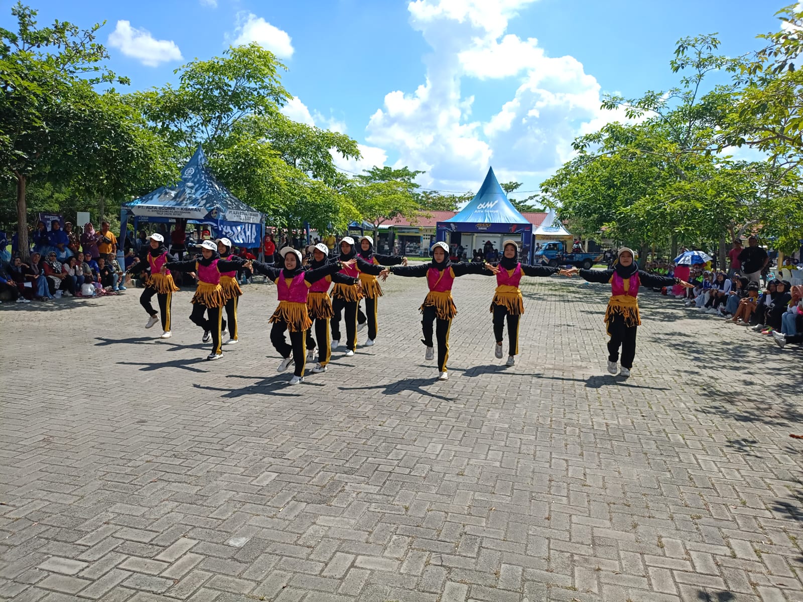 Ribuan Peserta Ikuti Lomba Senam Kreasi Yamaha Gear