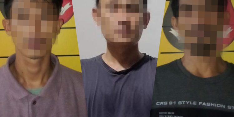Tersangka saat di kantor polisi