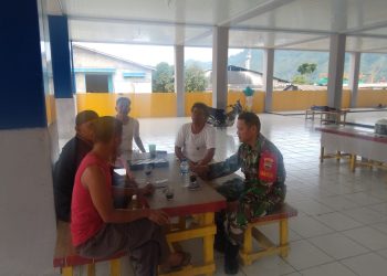 Babinsa Berbaur Dengan Warga Serap Informasi Situasi Wilayah Binaan