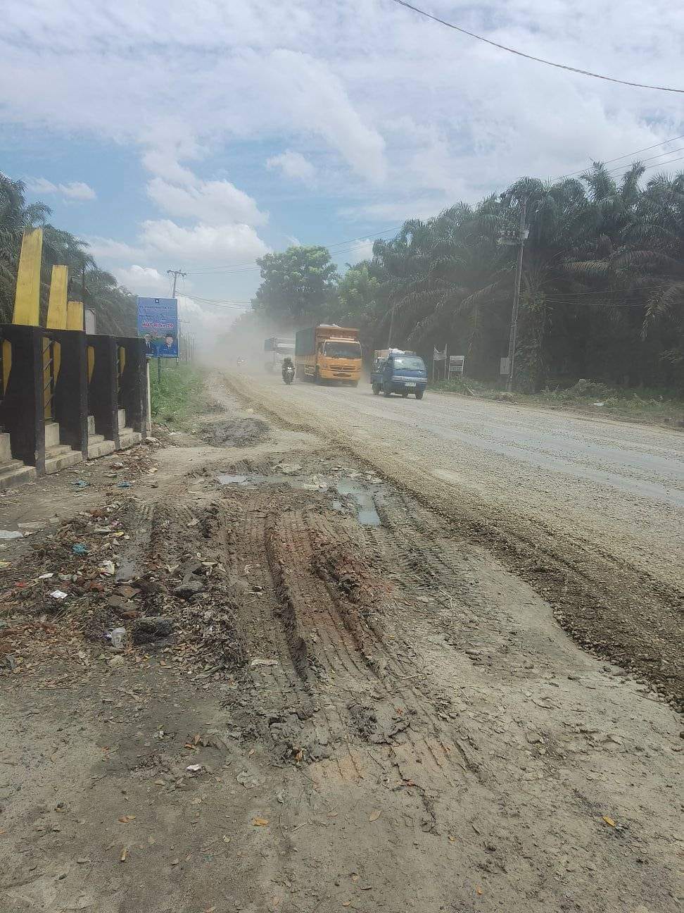 Debu Proyek Pelebaran Jalan Lintas Sumatra Diprotes Warga