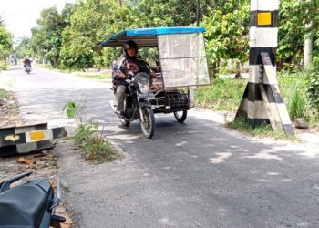 Sudah 3 Hari Tumbang Ditabrak Truk, Portal di Kampung Lestari Tak Kunjung Diperbaiki