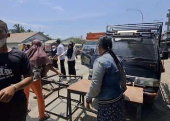 Pedagang Makanan dan Minuman Keluhkan Debu Akibat Proyek Pelebaran Jalan