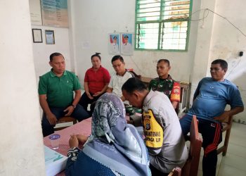 Babinsa Laksanakan Komsos dengan Guru dan Orangtua Murid di SDN 084088