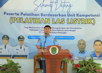 Bupati Labura, Hendriyanto Sitorus, membuka pelatihan las listrik