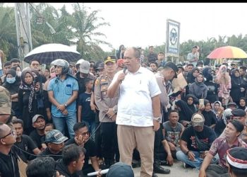 Wakil Bupati Asahan Janji Akan Perbaiki Jalan Rusak di Gedangan