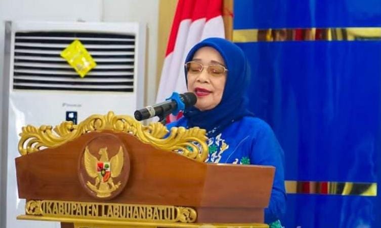 Plt Bupati Labuhanbatu Hj Ellya Rosa Siregar saat memberikan kata sambutan di acara tersebut.