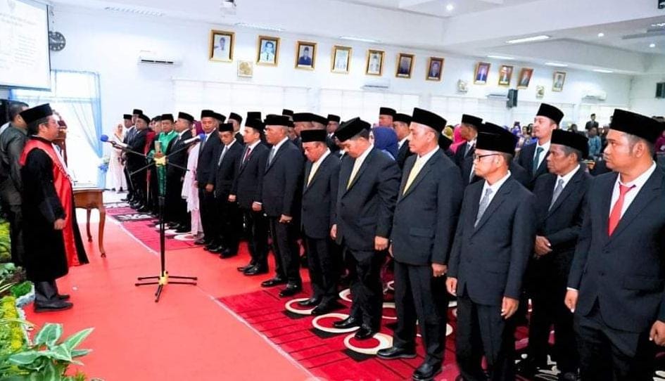 Proses pelantikan 45 Anggota DPRD Labuhanbatu.