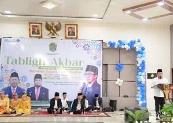 Pjs. Bupati Labura, Mulyono, memberikan kata sambutan pada acara Tabligh Akbar memperingati Maulid Nabi