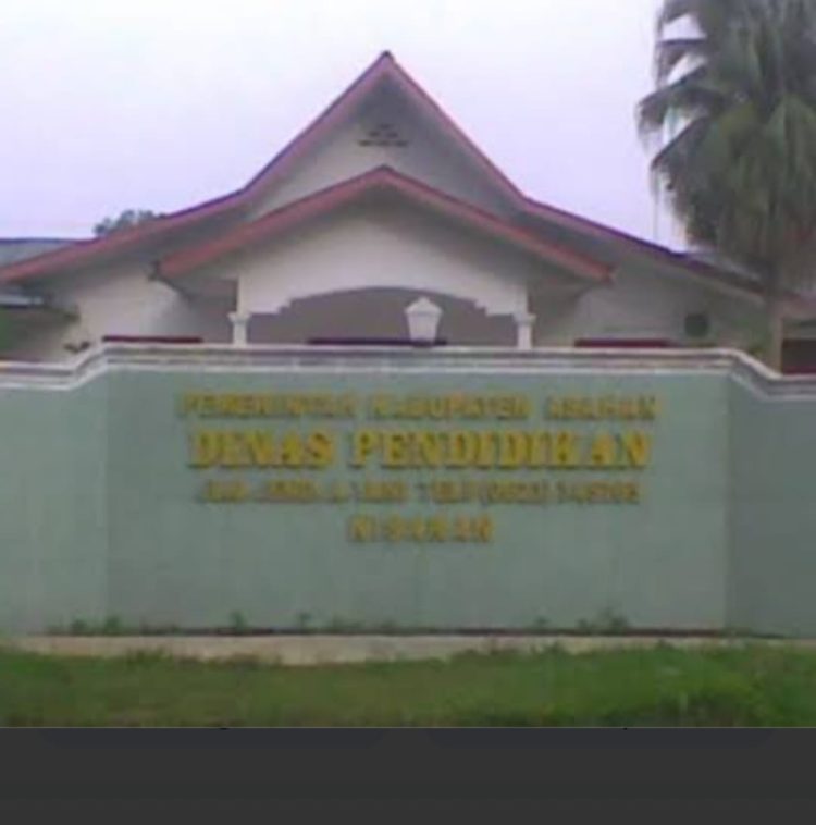 Kabid SMP Disdik Asahan Diduga Tidak Transparan