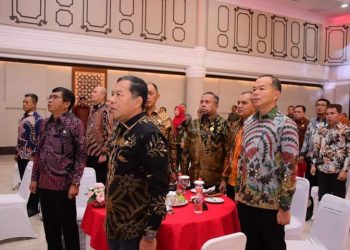 Pjs. Bupati Labura, Mulyono (batik hitam-depan) menghadiri penandatanganan Perjanjian Kerja Sama Antara Pemerintah Daerah Dengan Pemprovsu.