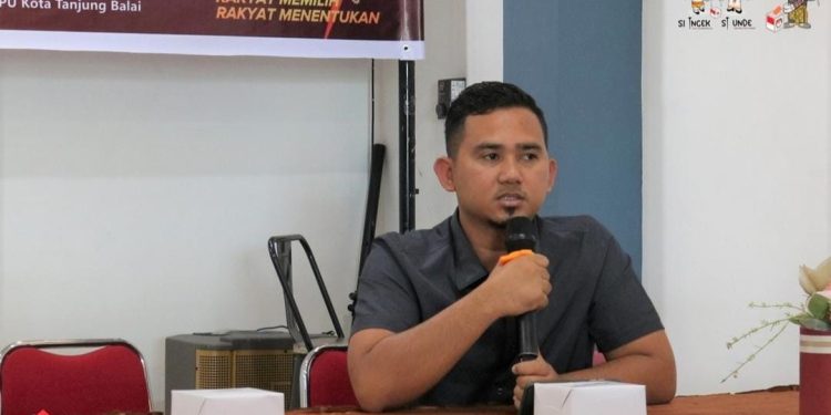 Komisioner KPU Tanjungbalai Divisi SDM Parmas dan Sosdik Lih Ulil Amri,