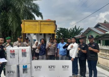 TNI dan Polri Kawal Pengiriman Logistik Pilkada ke TPS di Meranti