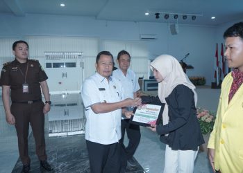 Pemkab Asahan Serahkan Beasiswa Mahasiswa Berprestasi dari Keluarga Tak Mampu