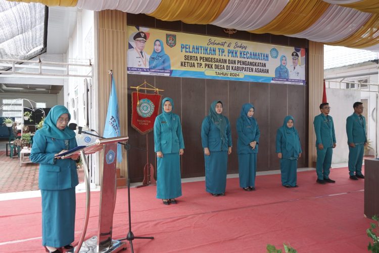 Pengukuhan 81 Ketua TP PKK Desa Dilakukan Hj Titiek Sugiharti di Dua Kecamatan