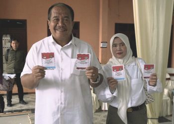 Bupati Asahan Berikan Hak Suara di TPS 3 Kelurahan Mekar Baru