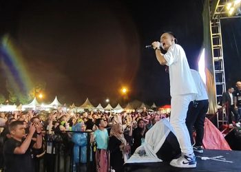 Osen Hutasoit Pukau Ribuan Penggemar di Padangsidimpuan