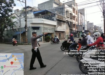 Personel Sat Lantas Polres Tanjungbalai Amankan  Persimpangan
