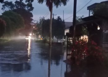 Diguyur Hujan Deras, Rumah Warga dan Jalan di Desa Sei Beluru Tergenang Air