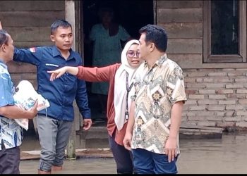 Korban Banjir di Meranti Terima Bantuan dari Camat