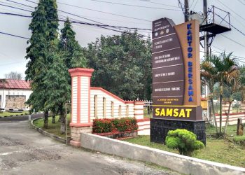 Dituding Tak Peduli, Samsat Kisaran Tetap Kibarkan Bendera Merah Putih Kusam dan Robek