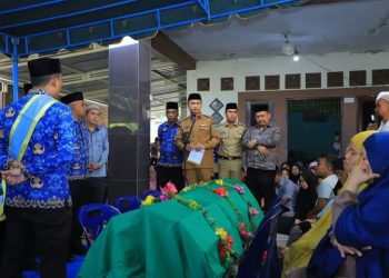 Bupati Labura, Dr Hendri Yanto Sitorus menjadi Irup pelepasan jenazah Junaidi Hamzah, Kasi Trantib Kecamatan Kualuh Hulu.