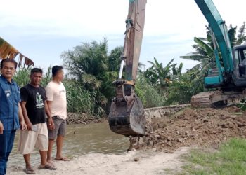 Camat Meranti Tinjau Normalisasi Sungai Sei Sikasim Sepanjang 1 Km