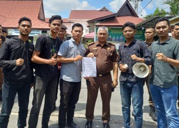 Di Demo Soal Kades Teluk Dalam, Kabid PMD Tak jadi Turun dari Mobil