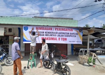 Dishub Labuhanbatu Pasang Spanduk Batasi Truk Over Kapasitas Masuk Jalan Kabupaten