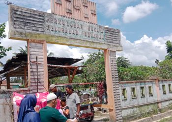 Warga Kisaran Ziarah ke Pemakaman