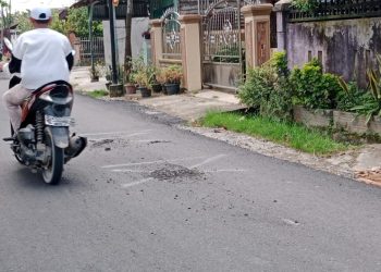 Proyek Siapa Ini Woi di Jalan Pergam Asahan,  Baru 2 Bulan Selesai di Kerjakan Aspal Sudah Rusak