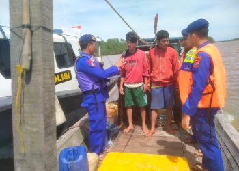 Sat Polairud Polres Tanjungbalai Kejar dan Periksa Kapal Tanpa Nama