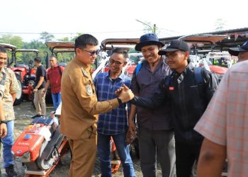 Bupati Serahkan 139 Unit Alsintan untuk Petani Labura